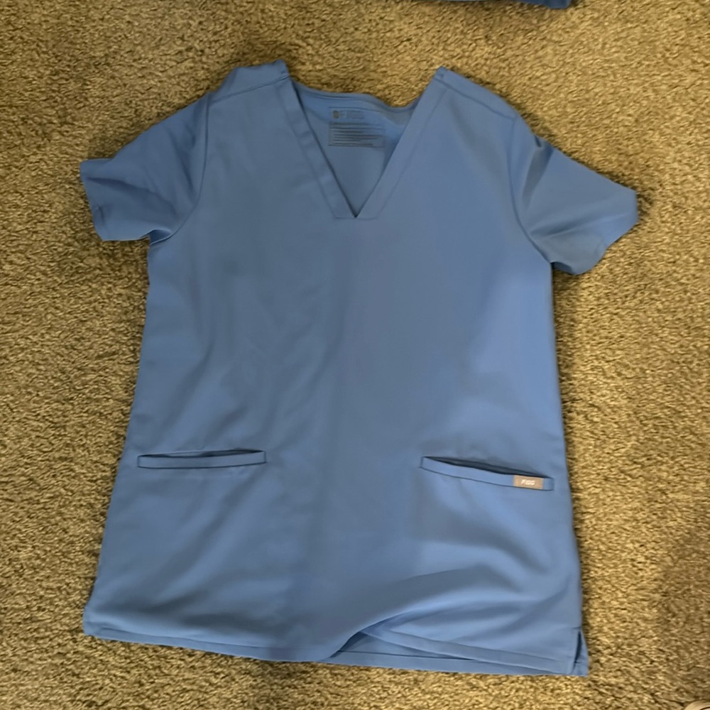 Casma Three-Pocket Scrub Top™